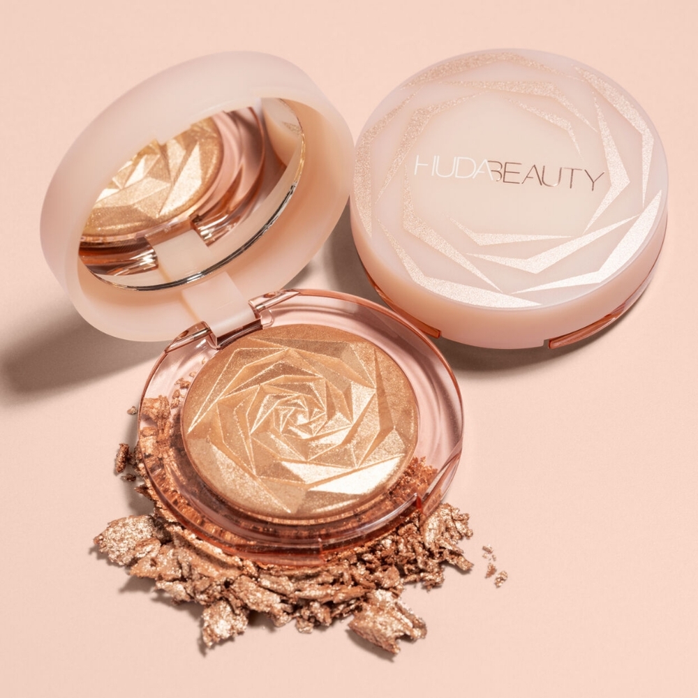Huda Beauty - N.Y.M.P.H. All Over Glow Mini in Flora